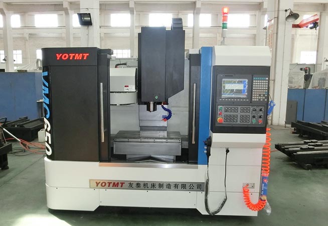 VMC650線(xiàn)軌加工中心(xin)正面圖