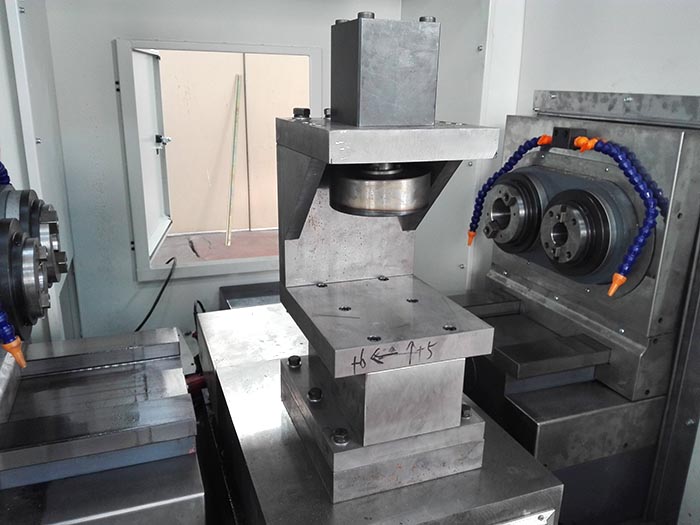 電動(dong)三輪車後橋(qiao)數控專用機(jī)床細節圖