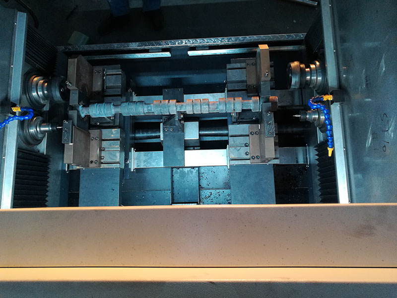 凸(tu)輪軸在銑(xǐ)打機上裝(zhuāng)夾和定位(wèi)