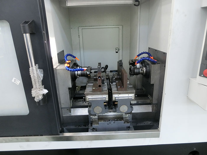 汽車轉向(xiang)節銑端面(mian)打中心孔(kong)工序